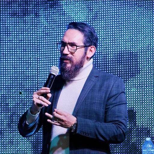 Foto de David Acevedo, pastor y mentor de Vida Perfecta